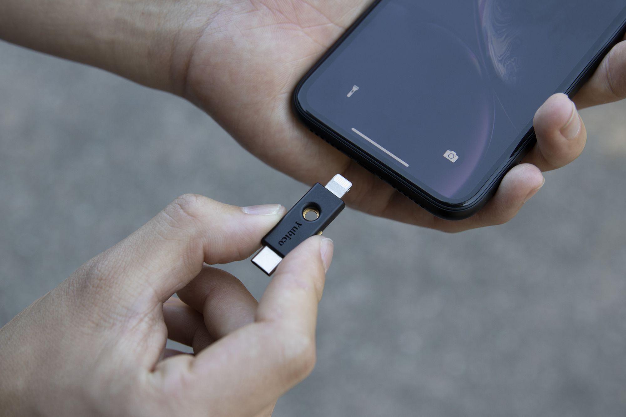 Uforudsete omstændigheder Shipley hovedvej Yubico releases the first Lightning security key for iPhones - The Verge