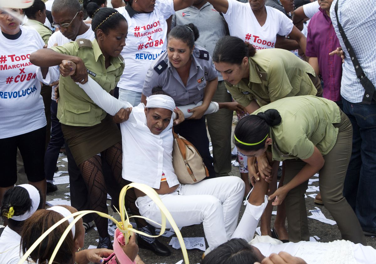 Ladies in White protester being arrested