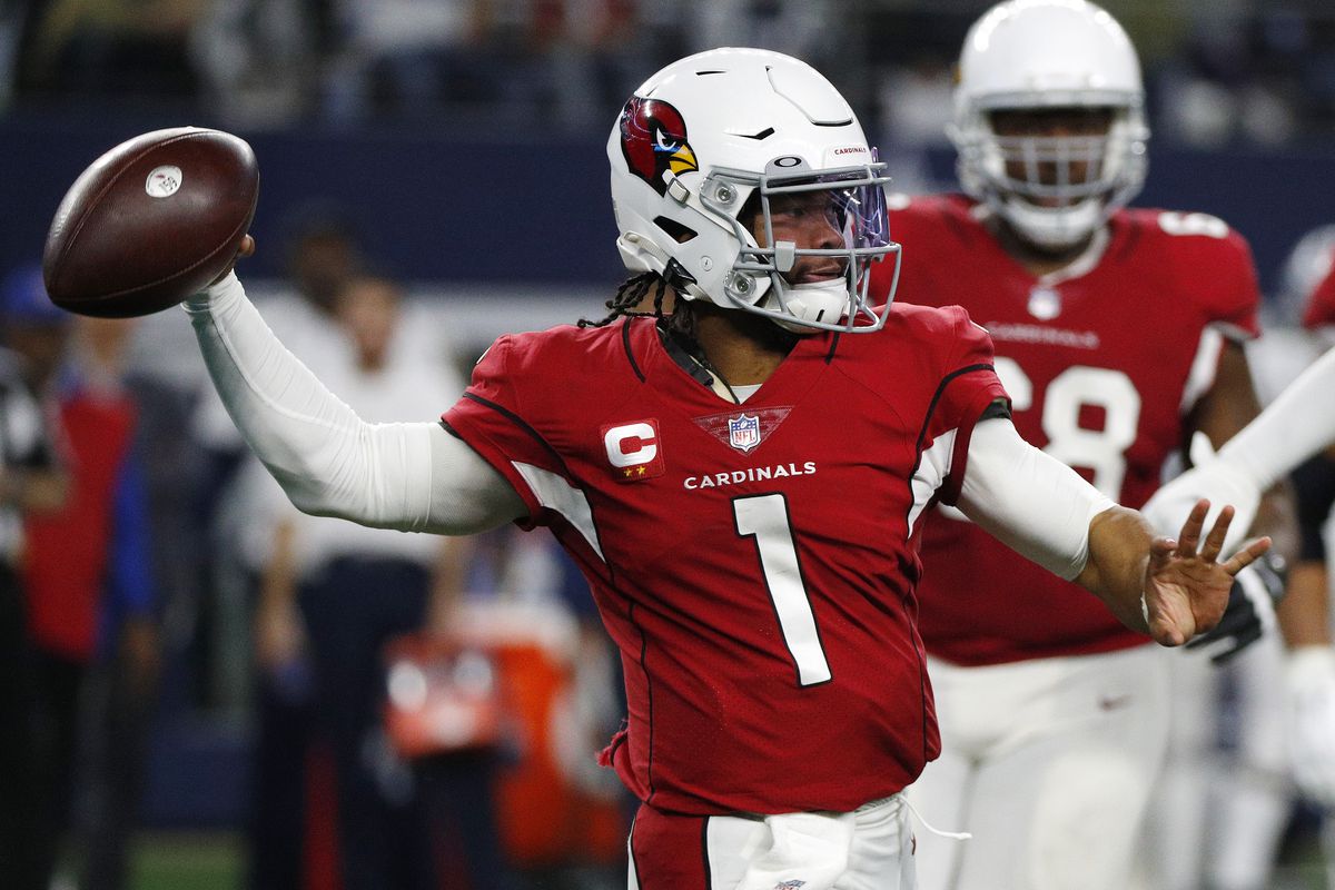 &nbsp;Kyler Murray #1 of the Arizona Cardinals throws the ball during the fourth quarter against the Dallas Cowboys at AT&amp;T Stadium on January 02, 2022 in Arlington, Texas.