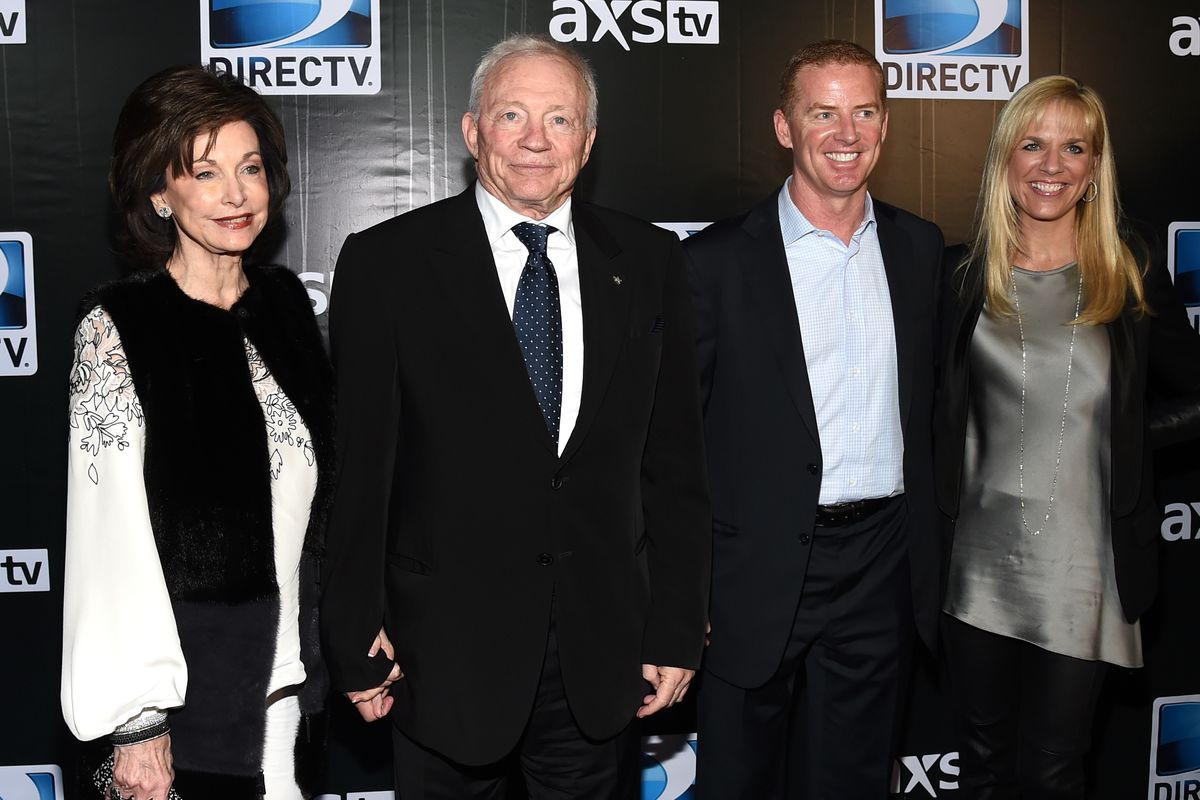 DirecTV Super Saturday Night Hosted By Mark Cuban's AXS TV And Pro Football Hall Of Famer Michael Strahan - Arrivals