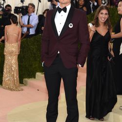 Orlando Bloom accessorizes with a Tomagatchi.