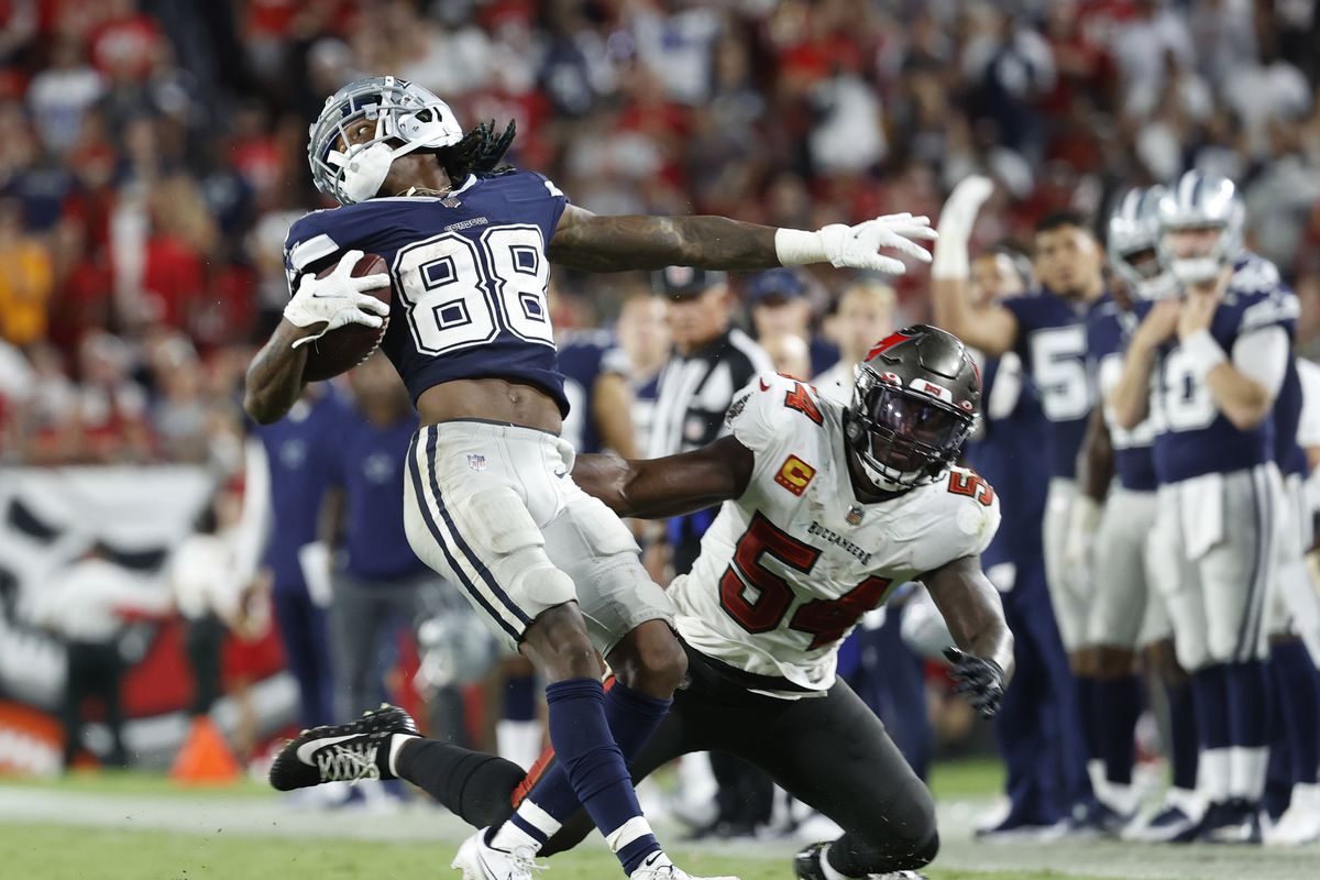 Cowboys wide receiver CeeDee Lamb (88) runs the ball against Tampa Bay Buccaneers outside linebacker Lavonte David (54) during the second half at Raymond James Stadium.