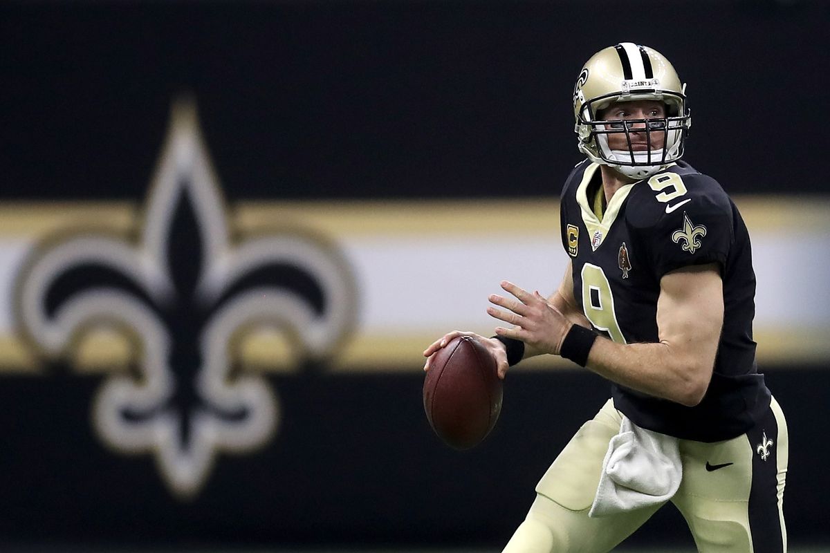 NEW ORLEANS, LA:  New Orleans Saints quarterback Drew Brees (9) rolls out to pass downfield against the New York Jets defense at the Mercedes-Benz Superdome.