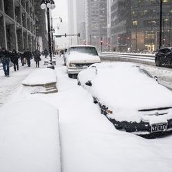 Cars remained close to buried on Wacker Dr. | Rich Hein/Sun-Times