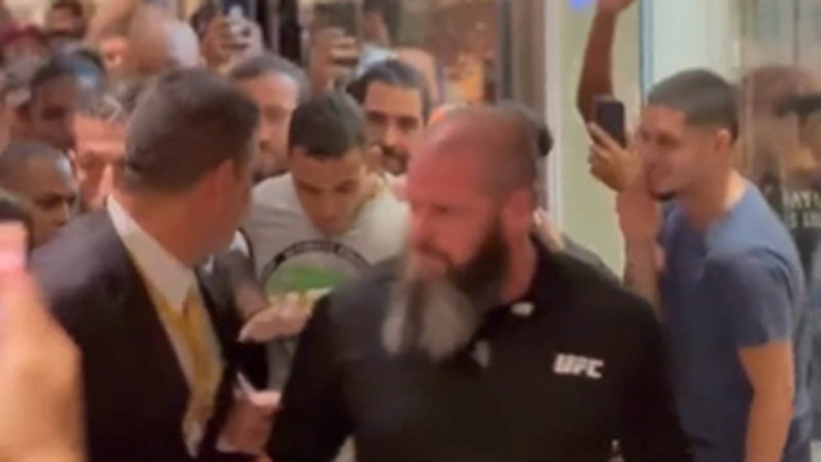 UFC 283 video: Charles Oliveira nearly mauled by wild fans at mall in Rio de Janeiro