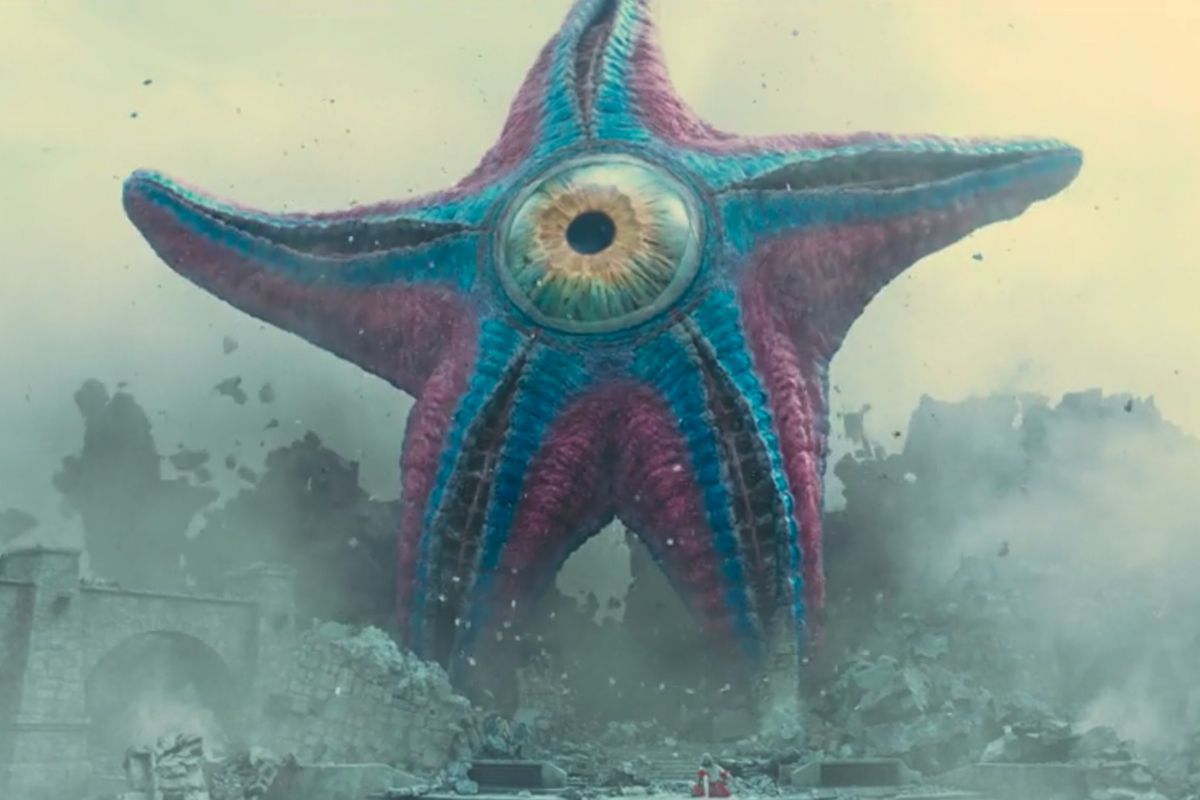 Starro the Conquerer breaks through a building in The Suicide Squad