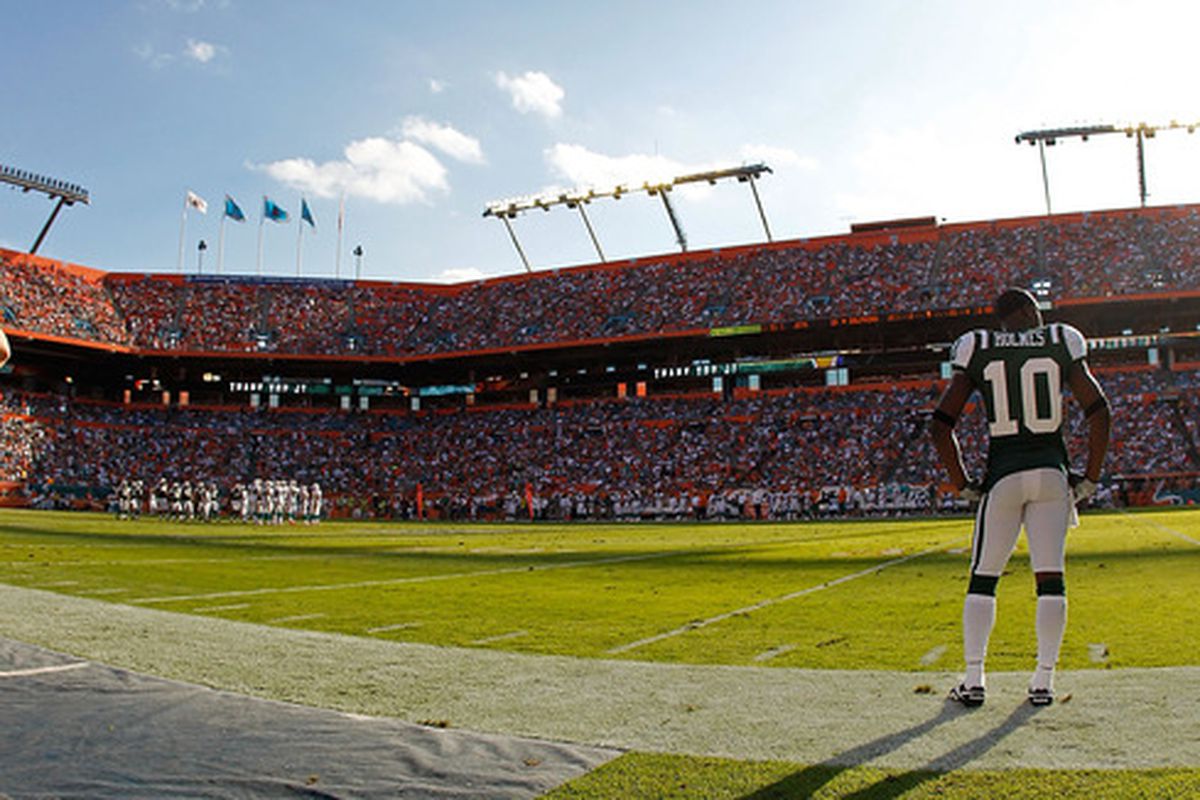 MIAMI GARDENS, FL - JANUARY 01:   Santonio Holmes #10 of the New York Jets looks on during a game against the Miami Dolphins at Sun Life Stadium on January 1, 2012 in Miami Gardens, Florida.  (Photo by Mike Ehrmann/Getty Images)