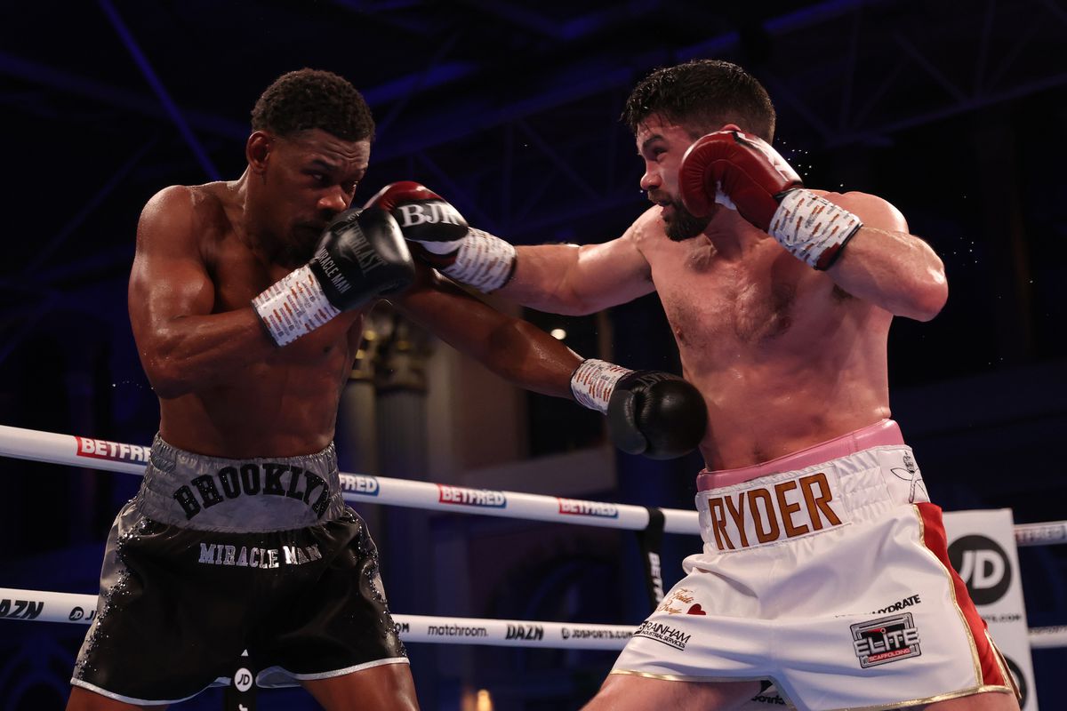 John Ryder edged a plenty controversial decision over Daniel Jacobs in London