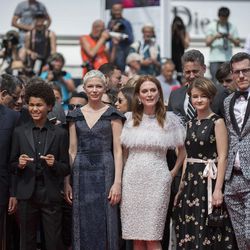 Director Todd Haynes, left, actors Jaden Michael, Michelle Williams, Julianne Moore and Millicent Simmonds, screenwriter Brian Selznick pose for photographers upon arrival at the screening of the film "Wonderstruck" at the 70th international film festival, Cannes, southern France, Thursday, May 18, 2017.