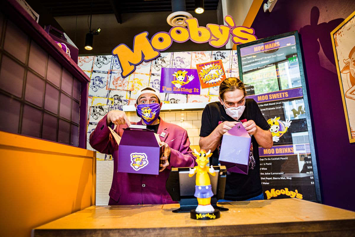 Mooby's in Chicago: Kevin Smith's pretend restaurant will come alive for a week - Chicago Sun-Times