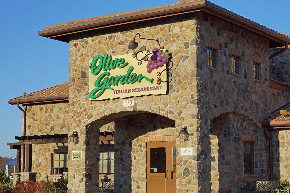 The exterior of an Olive Garden restaurant