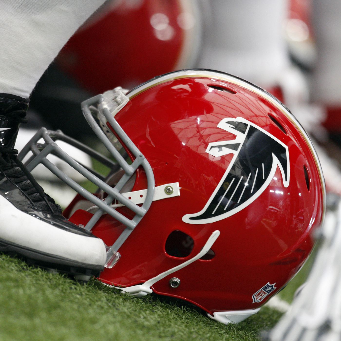 Atlanta Falcons to bring back red helmets in 2022