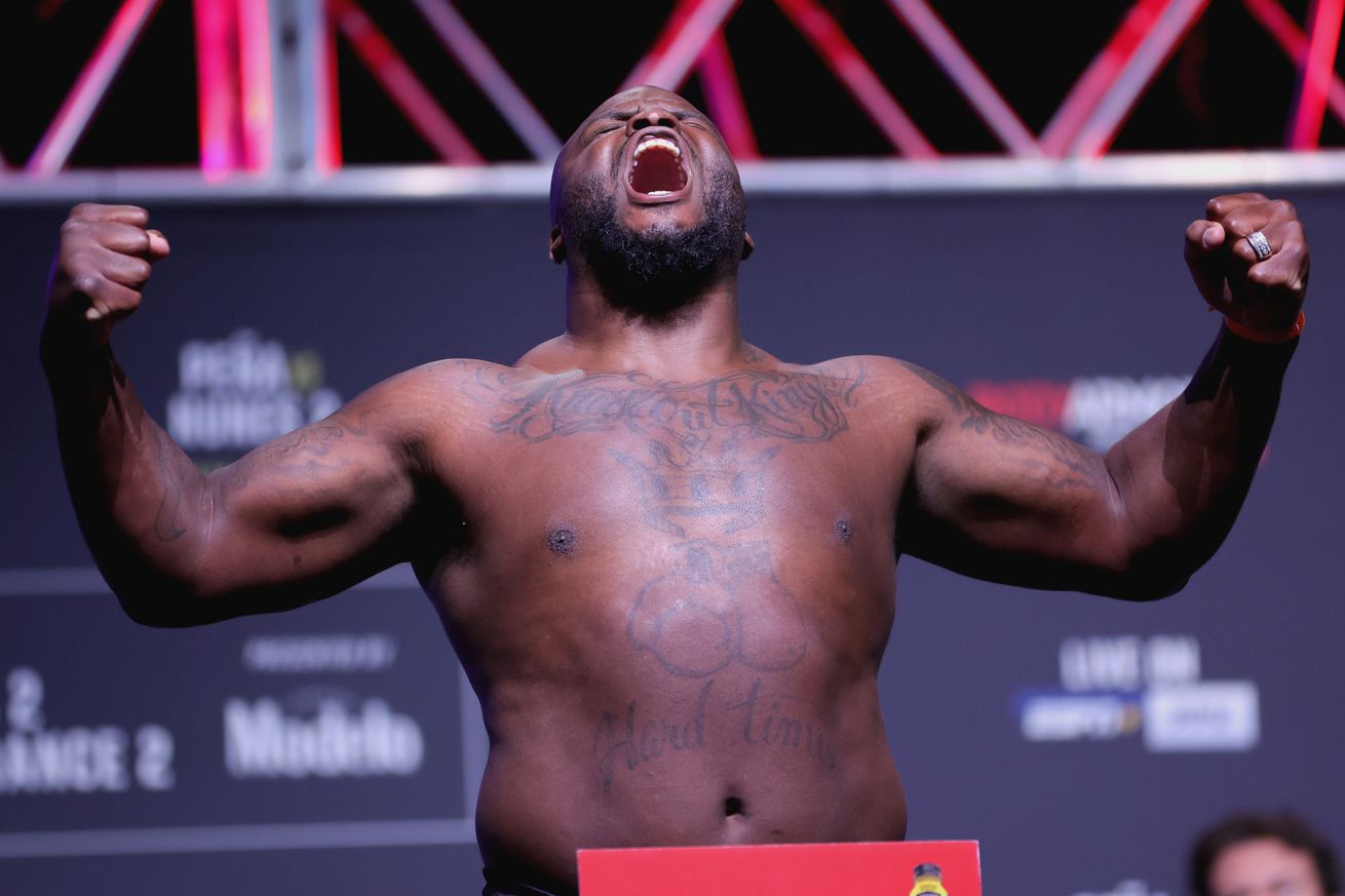 Derrick Lewis on the scales at UFC 277.