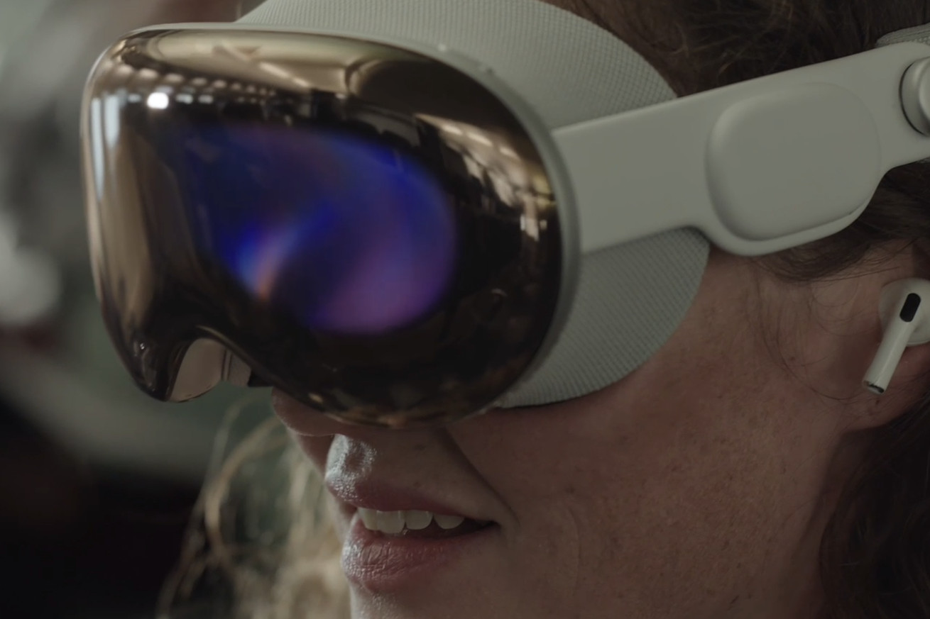 A woman wears Apple’s Vision Pro headset on a plane to watch the movie “Everything, Everywhere, All at Once.”