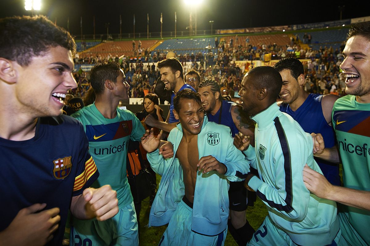 VALENCIA, SPAIN - MAY 11:  players of Barcelona celebrate after the La Liga match between Levante UD and Barcelona at Ciutat de Valencia on May 11, 2011 in Valencia, Spain. The match ended 1-1.  (Photo by Manuel Queimadelos Alonso/Getty Images)