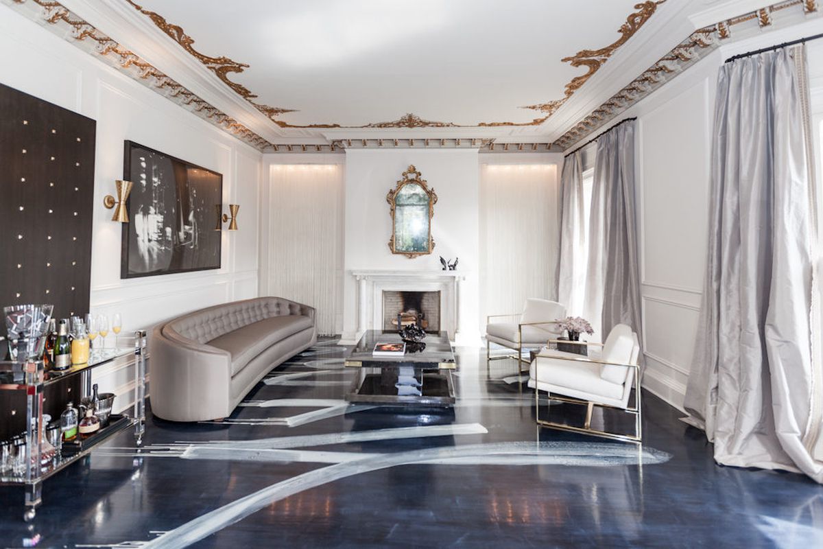 <a href="http://www.catherinekwong.com/">Catherine Kwong Design</a> got the highly coveted living room, which is the first room you see when you enter the home. Catherine's design was inspired by "Mick and Bianca Jagger&#8212;the early years." From 