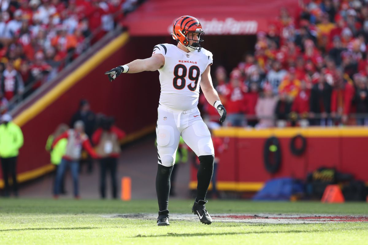 Cincinnati Bengals tight end Drew Sample (89) before the snap in the first quarter of the AFC Championship game between the Cincinnati Bengals and Kansas City Chiefs on Jan 30, 2022 at GEHA Field at Arrowhead Stadium in Kansas City, MO.