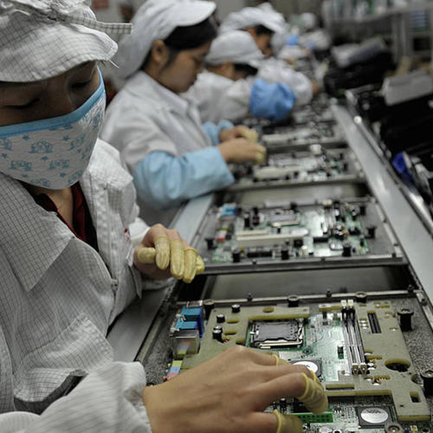 Foxconn's profits see largest drop since recession as iPhone X ...