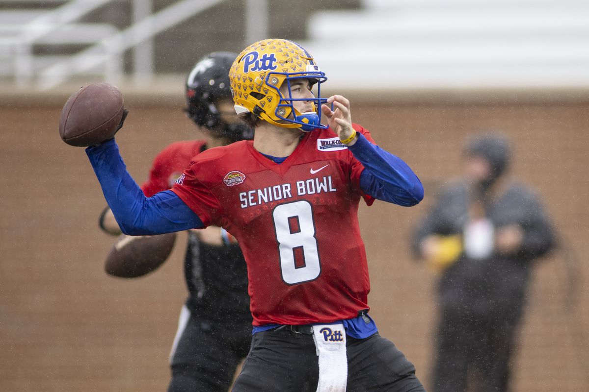 National quarterback Kenny Pickett of Pittsburgh (8) throws during National practice for the 2022 Senior Bowl in Mobile, AL, USA.