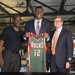 Milwaukee Bucks first round draft pick Jabari Parker is flanked by coach Larry Drew, left, and general manager John Hammond as he is introduced at a news conference Friday, June 27, 2014, in Milwaukee. (AP Photo/Morry Gash)