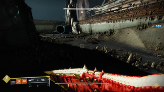Un guardián corre hacia una bomba de tizón en la redada del rey de Destiny 2