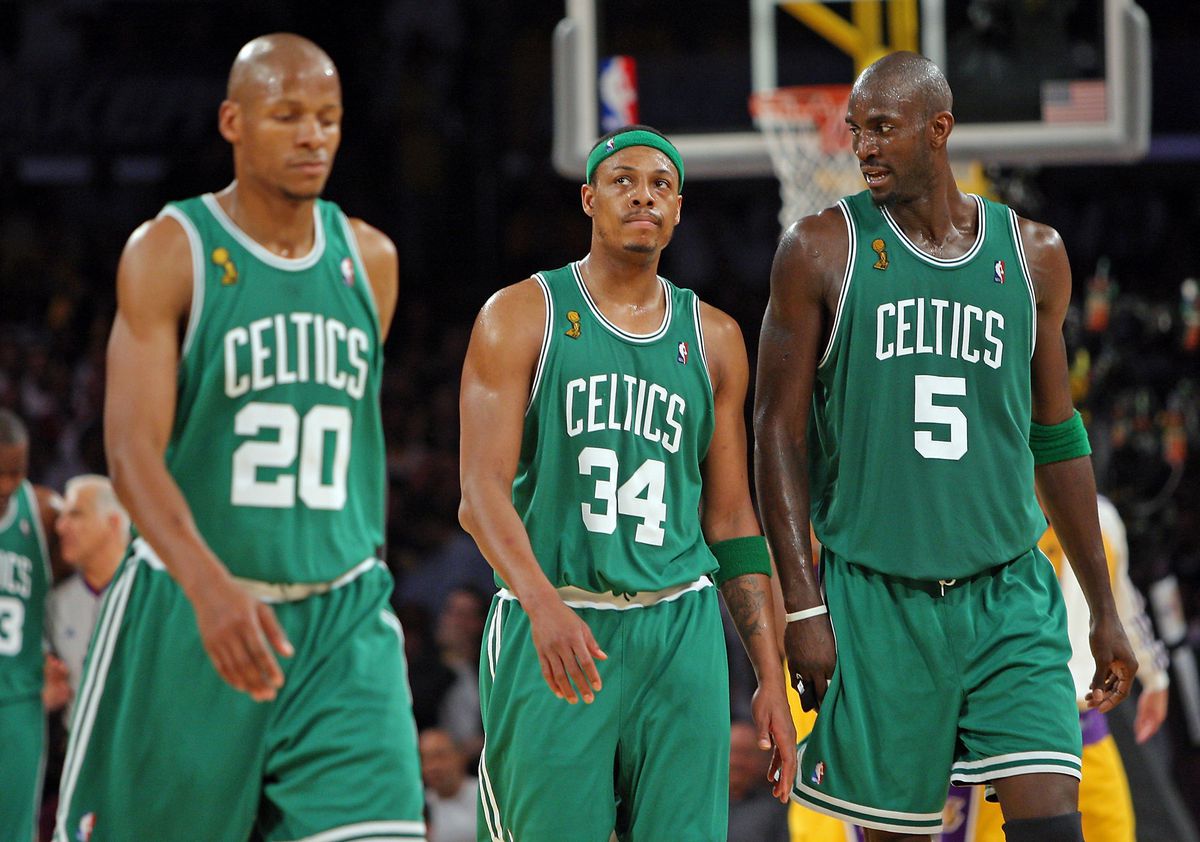 (061008 Los Angeles, CA ) Boston Celtics guard Ray Allen, forward Paul Pierce and forward Kevin Garnett walk back to the bench in the second quarter of Game 3 of the NBA finals at Staples Center in Los Angeles, Tuesday, June 10, 2008. Staff Photo by