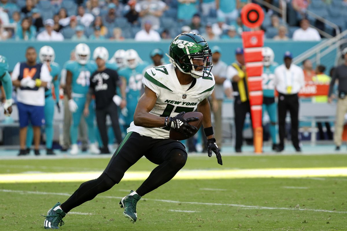 Wide receiver Garrett Wilson #17 of the New York Jets during their game against the Miami Dolphins at Hard Rock Stadium on January 08, 2023 in Miami Gardens, Florida.