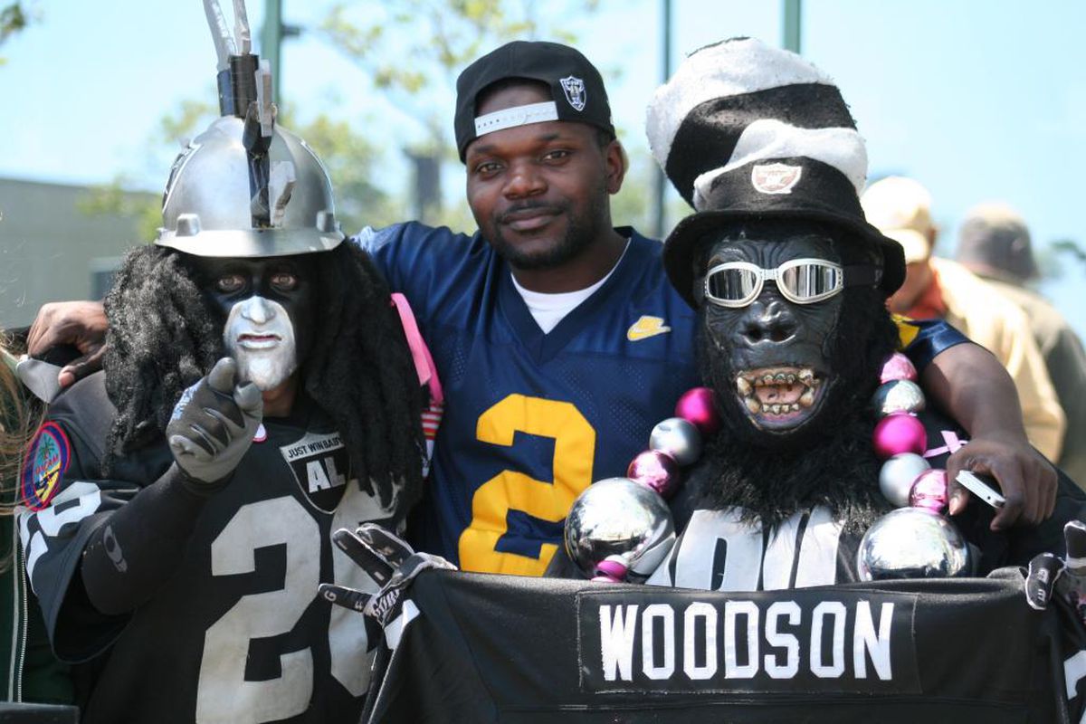 Fans at Raiders headquarters await Charles Woodson's arrival