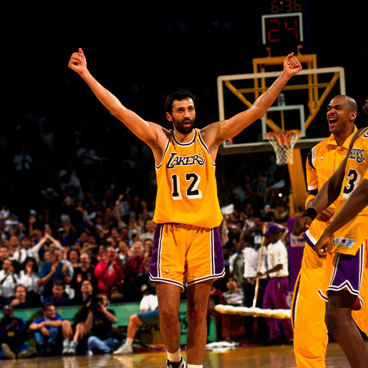 vlade divac lakers jersey