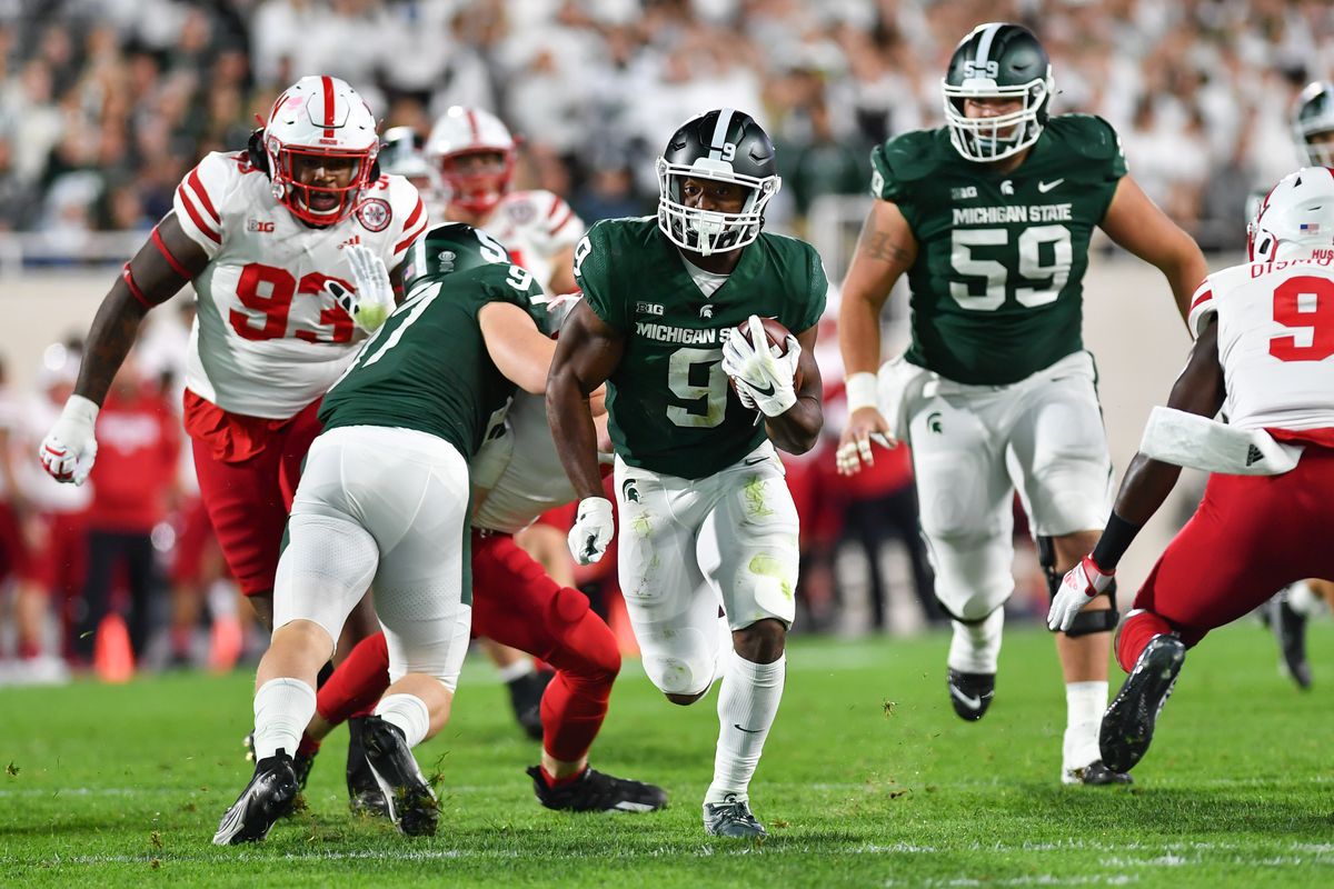 Michigan State Spartans running back Kenneth Walker splits the Nebraska defense during a college football game between the Michigan State Spartans and the Nebraska Cornhuskers on September 25, 2021 at Spartan Stadium in East Lansing, MI.