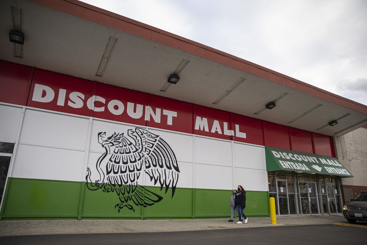 The Discount Mall at 3115 W 26th St. in Little Village, on Monday, Dec. 21, 2020.