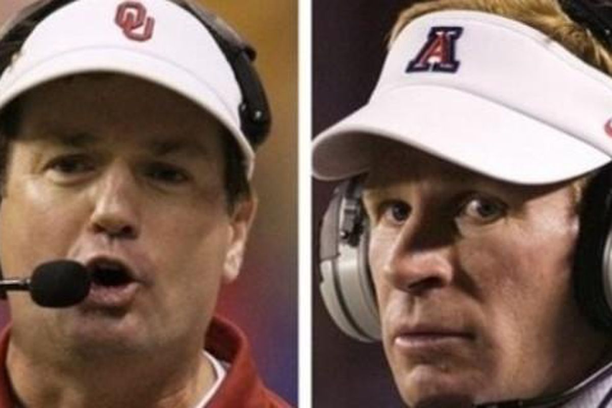 Bob Stoops (left) of Oklahoma and brother Mike Stoops