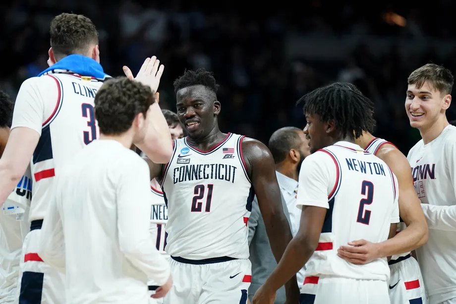 UConn-Saint Mary's predictions: Preview, picks, odds for second round March Madness matchup