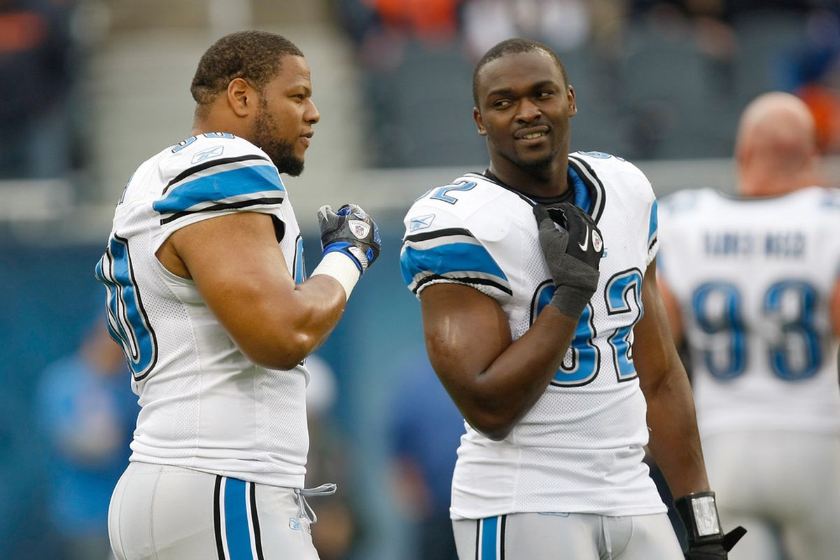 CHICAGO, IL - NOVEMBER 13: Cliff Avril #92 of the Detroit Lions talks with Ndamukong Suh #90 in pre game prior to the game against the Chicago Bears at Soldier Field on November 13, 2011 in Chicago, Illinois. (Photo by Scott Boehm/Getty Images)