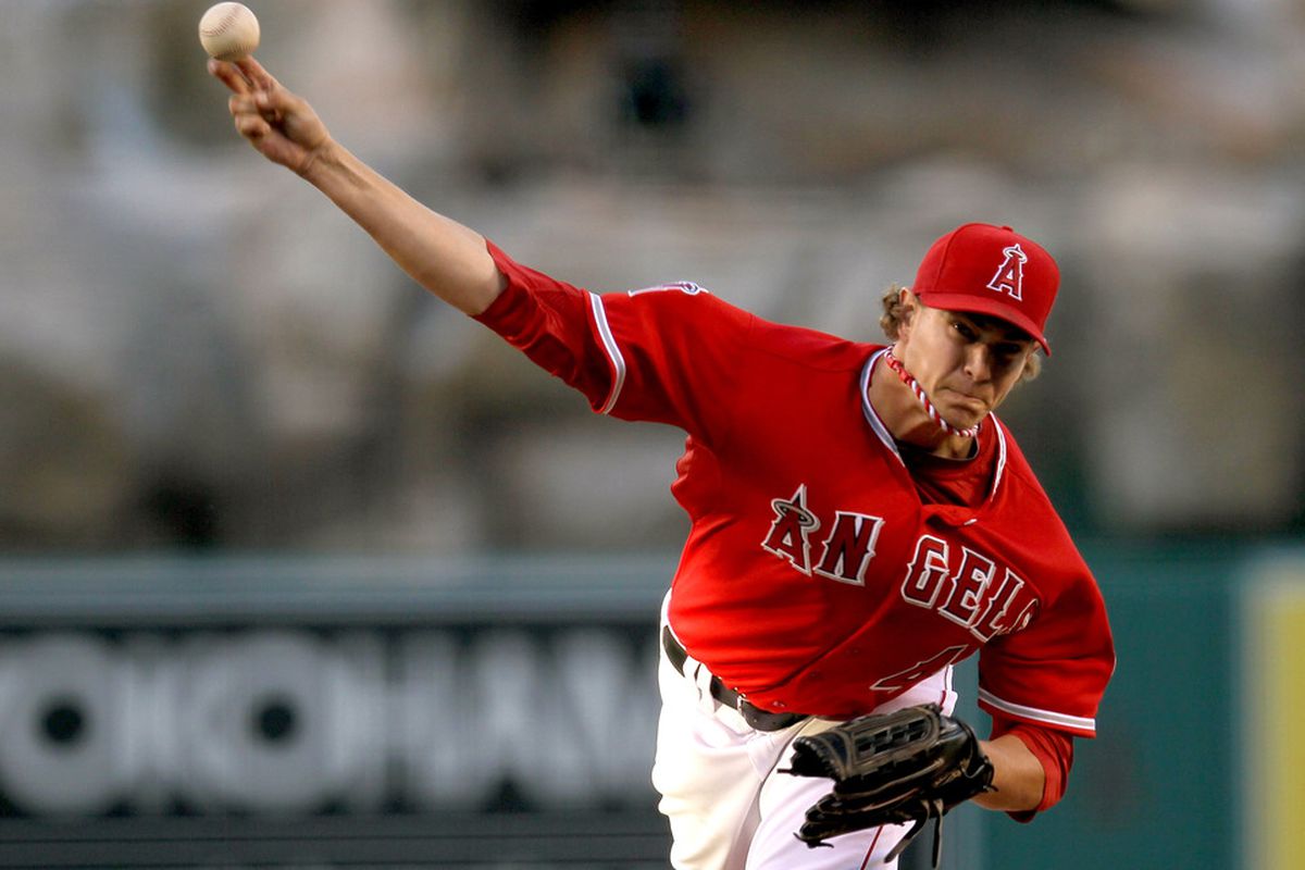 ANAHEIM, CA - JUNE 05:  Garrett Richards #43 of the Los Angeles Angels of Anaheim throws a pitch against the Seattle Mariners at Angel Stadium of Anaheim on June 5, 2012 in Anaheim, California.  (Photo by Stephen Dunn/Getty Images)