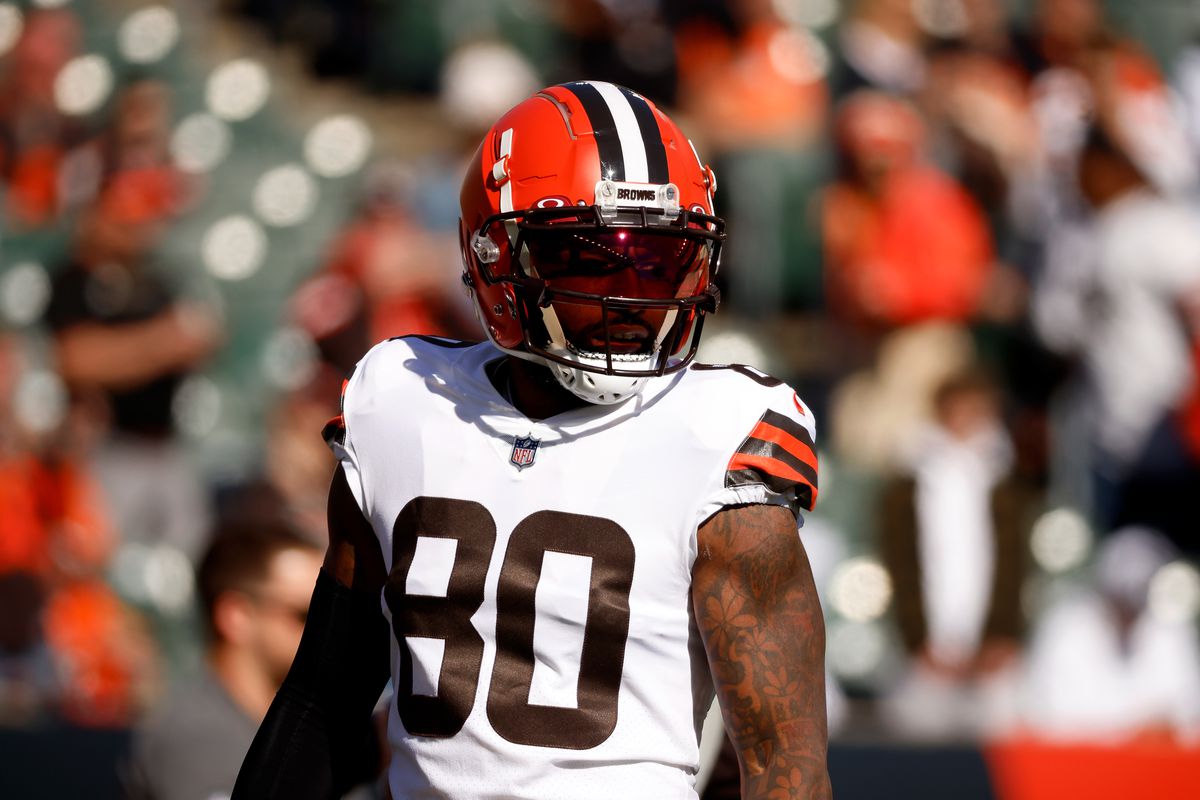 Jarvis Landry #80 of the Cleveland Browns warms up prior to the start of the game against the Cincinnati Bengals at Paul Brown Stadium on November 7, 2021 in Cincinnati, Ohio.