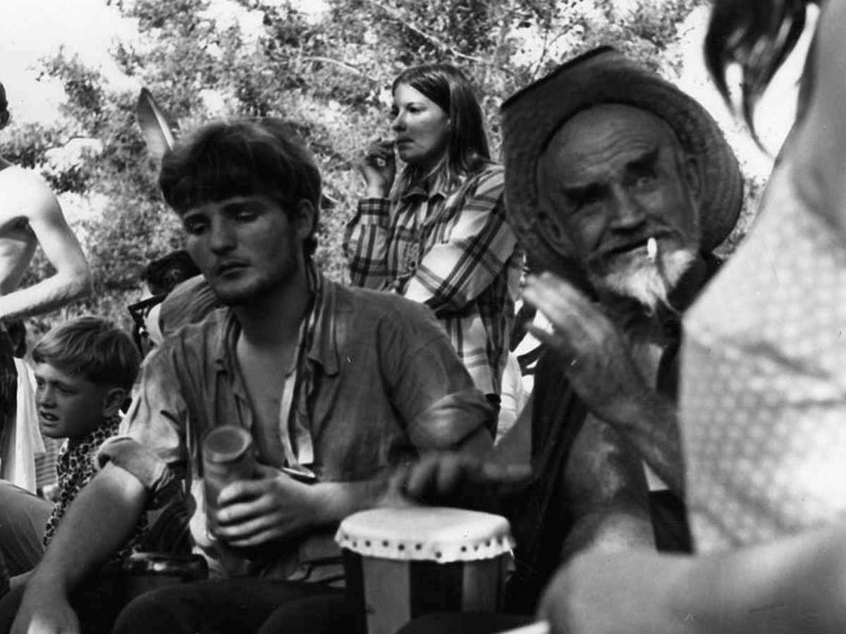 Young and old&nbsp;hippies&nbsp;gather at a park in Los Angeles in 1970.