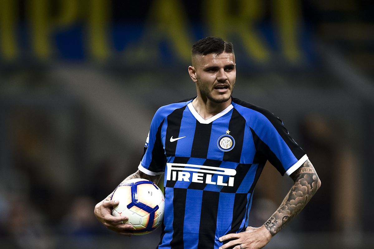 Mauro Icardi of FC Internazionale holds the ball during the...
