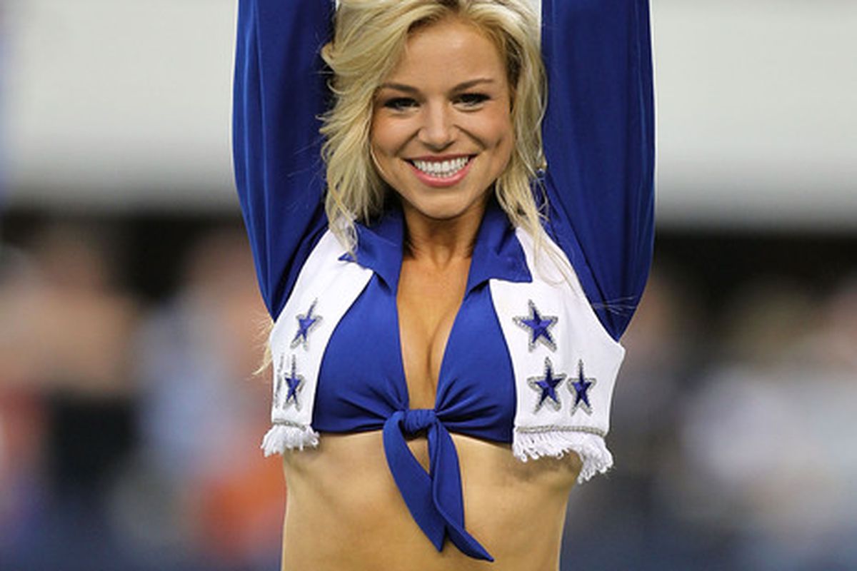 Totally gratuitous cheerleader pic of the week.