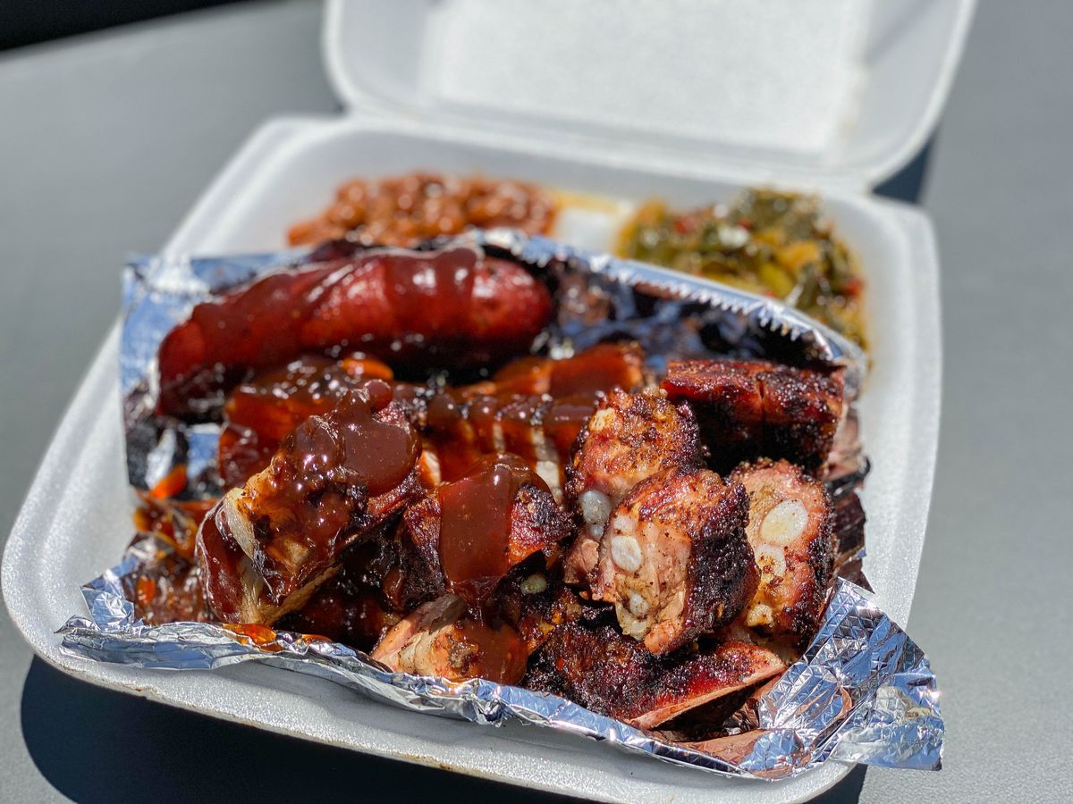 Ribs in LA, a pop up that sells on the streets, turns out crispy rib tips with lots of sauce from a styrofoam container.