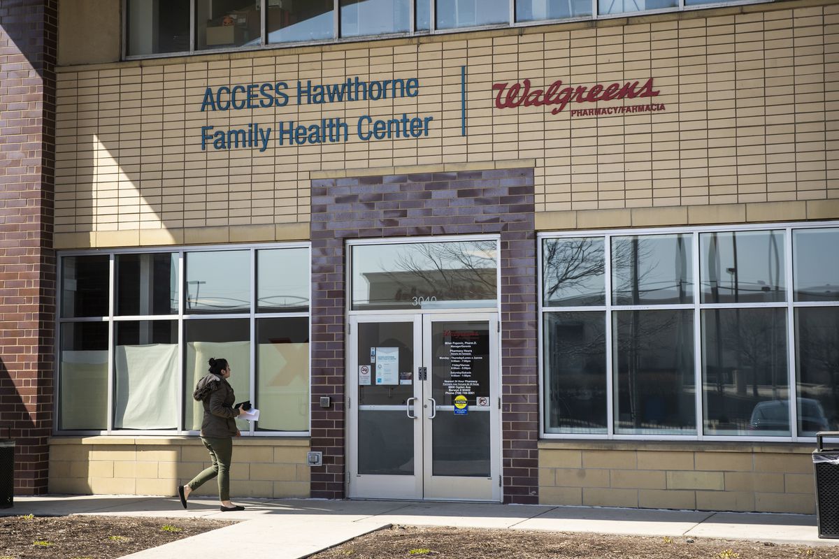 Access Hawthorne Family Health Center, 3040 S. Cicero Ave. in Cicero, Wednesday morning, March 25, 2020.