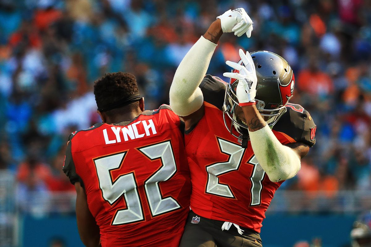 Tampa Bay Buccaneers v Miami Dolphin