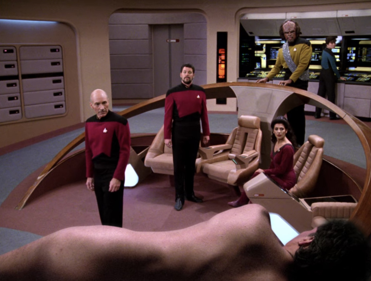 Q hovering in air naked in front of the crew of the Enterprise