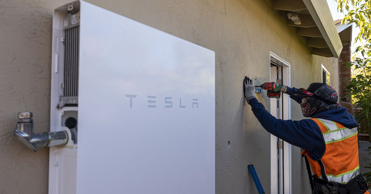 Tesla partners with California utility on virtual power plant