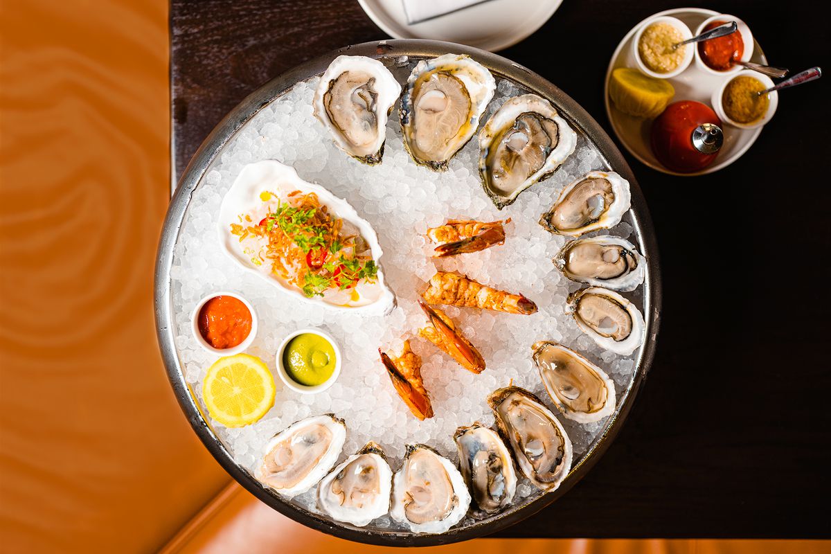 ice platter with oysters