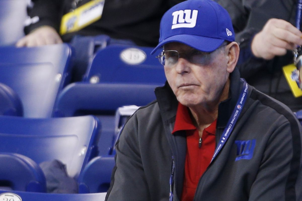 Giants' coach Tom Coughlin watches Saturday's workouts