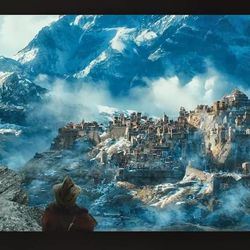 The dwarfs look over the ruined city of Dale.