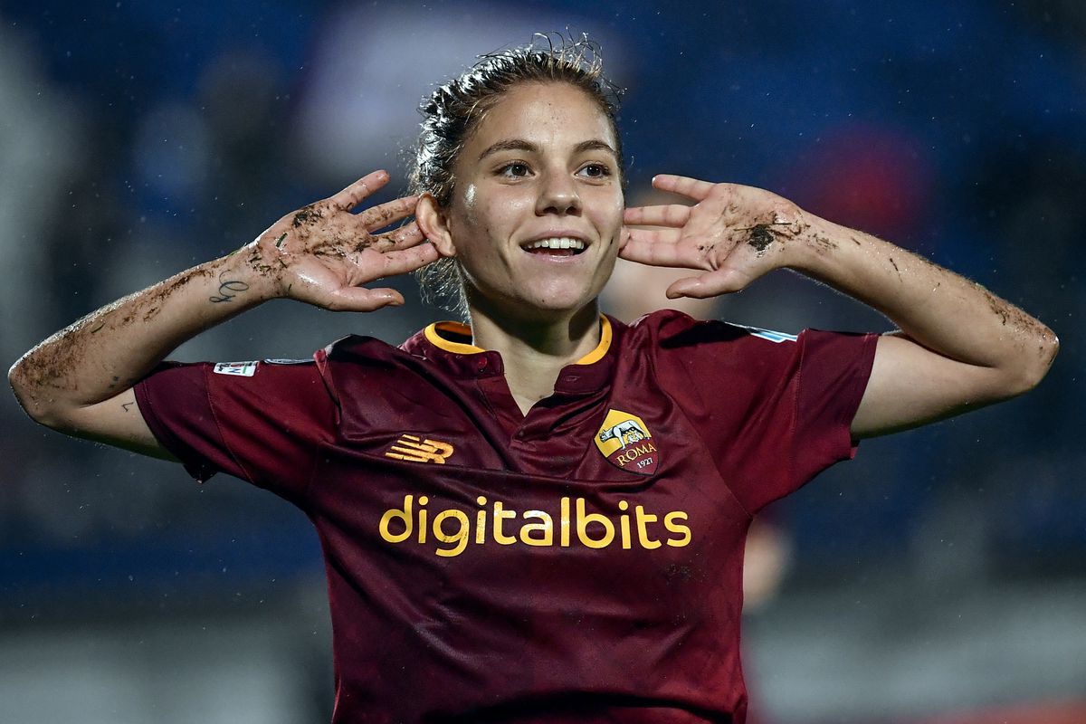 Manuela Giugliano of AS Roma celebrates after scoring the...