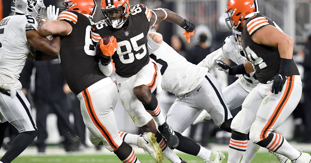 Browns reportedly eyeing new deal with TE David Njoku