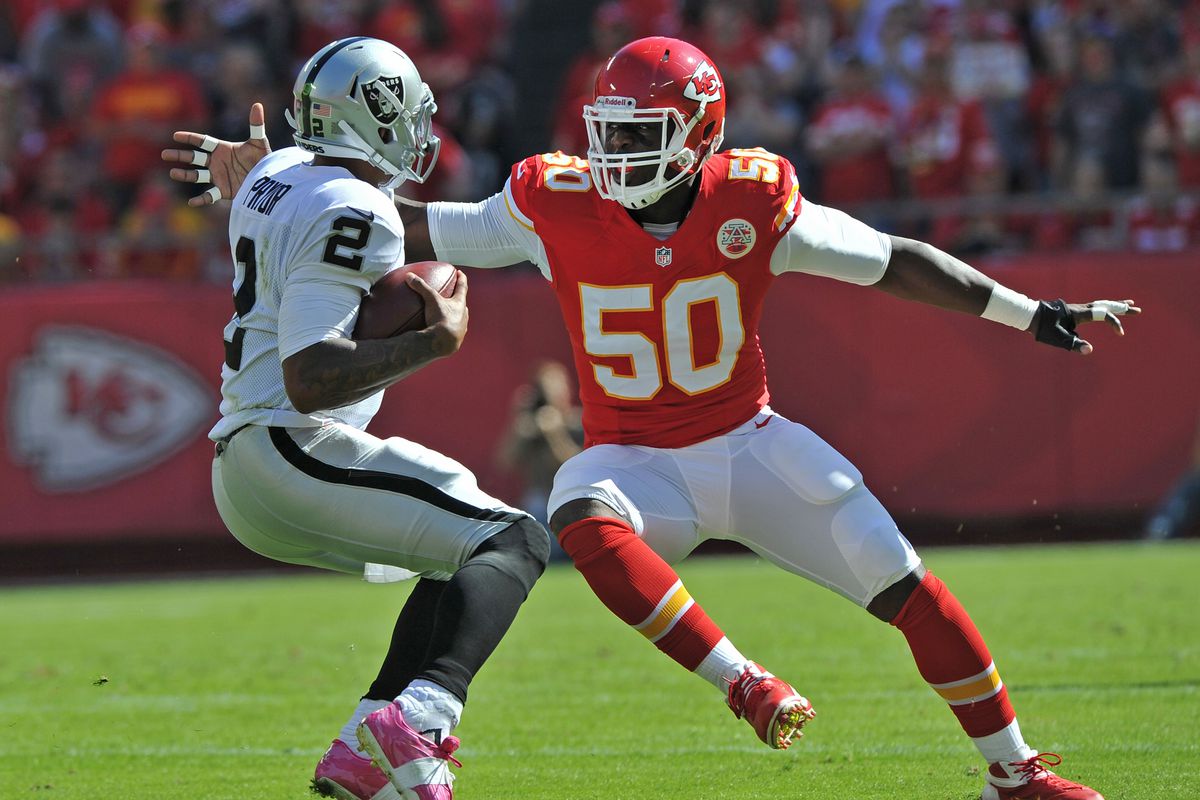 Justin Houston aggressively trying to return Terrelle Pryor's dropped wallet.